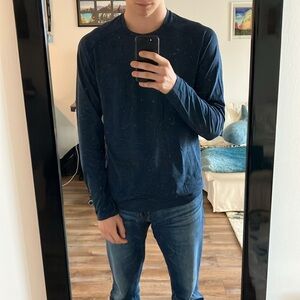 Lululemon long sleeve T-shirt. Size: L